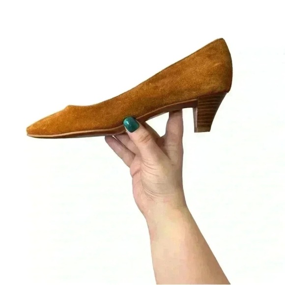 Vintage Salvatore Ferragamo Suede Kitten Heels Size 7 In Cognac - Picture 2 of 10